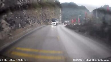 Řidič nákladního vozidla ztratil kontrolu nad vozidlem kvůli selhání brzd