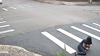 Srážka auta s elektrickou koloběžkou v centru Arapongas