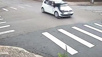 Srážka auta s elektrickou koloběžkou v centru Arapongas