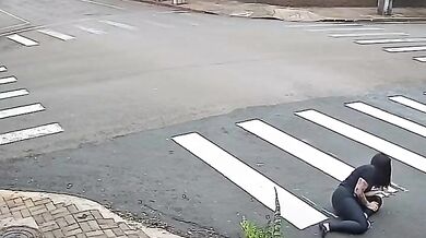 Srážka auta s elektrickou koloběžkou v centru Arapongas