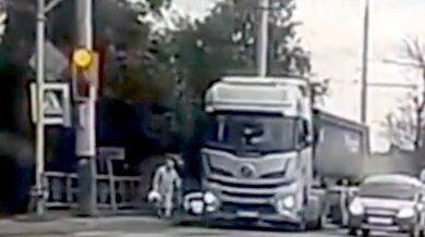 V ruském Tambově 79letá žena zemřela pod koly nákladního auta