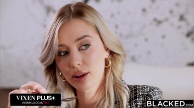 Nenasytná blondýnka Haley Reed nemyslí na nic jiného než na pořádné BBC