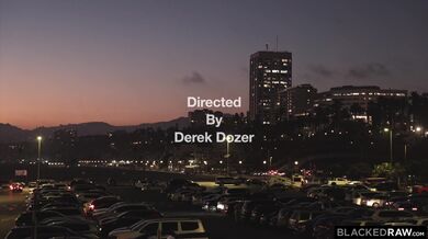 Žhavá trojka s kráskou Dylan Moore a dvěma obřími péry