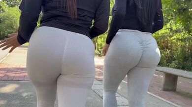 Rajtující obrovský kulatý zadek