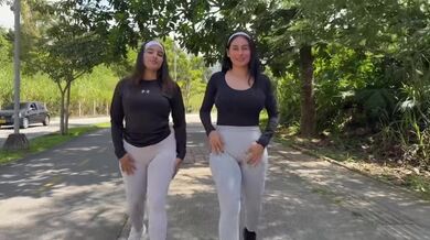 Rajtující obrovský kulatý zadek