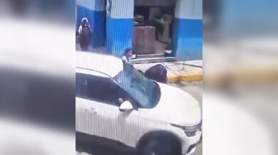 Chvilka nepozornost - Hrajícího si chlapce přejelo auto