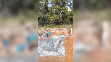 Zábava na improvizovaném tobogánu málem skončila tragédií