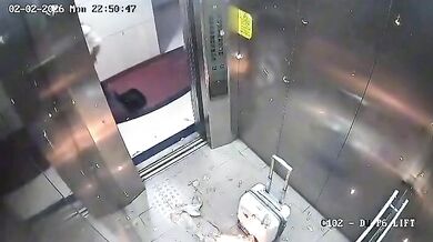 Výbuch plynových balónků ve výtahu v Bombaji zranil několik lidí