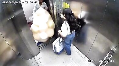 Výbuch plynových balónků ve výtahu v Bombaji zranil několik lidí