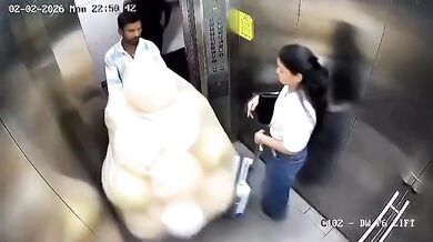 Výbuch plynových balónků ve výtahu v Bombaji zranil několik lidí