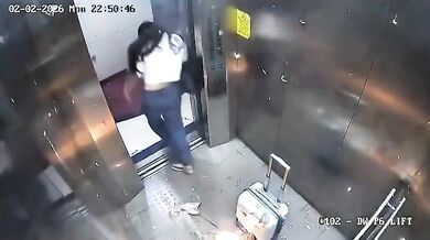 Výbuch plynových balónků ve výtahu v Bombaji zranil několik lidí