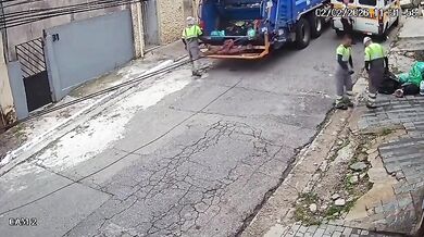 Útok psa při svozu odpadu zranil popeláře