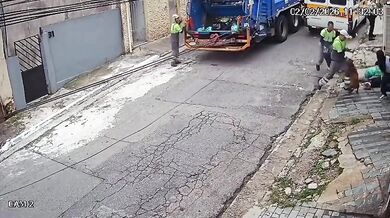 Útok psa při svozu odpadu zranil popeláře