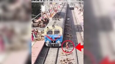 Nebezpečný incident na nádraží: Uvolněné dřevo mezi kolejemi vážně zranilo ženu