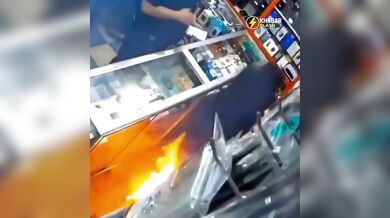 Nebezpečný experiment s mobilní baterií: Chlapec vážně zraněn po explozi lithiového článku