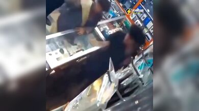 Nebezpečný experiment s mobilní baterií: Chlapec vážně zraněn po explozi lithiového článku