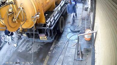 Nebezpečná nedbalost v Indauru: Mladá žena se zranila po pádu do odkryté kanalizace