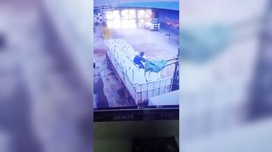 Pracovní nehoda #358 - Pád z návěsu