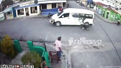 Srážka motocyklisty s minibusem