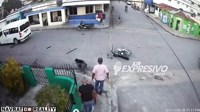 Srážka motocyklisty s minibusem