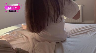 Nevlastní ségra bez kalhotek u mě v posteli dostavá pořádně naloženo