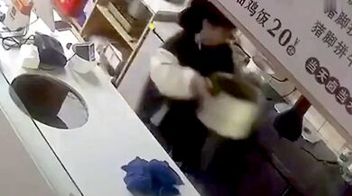 Neopatrnost v kuchyni skončila těžkými popáleninami