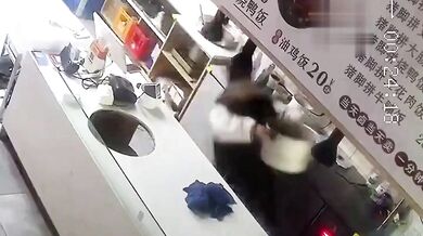 Neopatrnost v kuchyni skončila těžkými popáleninami