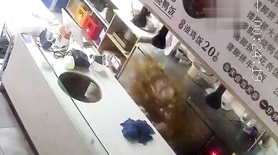 Neopatrnost v kuchyni skončila těžkými popáleninami