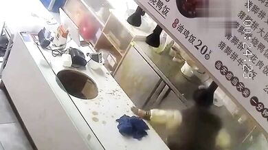 Neopatrnost v kuchyni skončila těžkými popáleninami