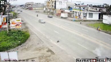 Automobil v plné rychlosti usmrtil ženu u krajnice