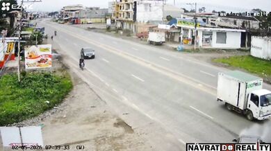 Automobil v plné rychlosti usmrtil ženu u krajnice