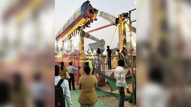Tragédie na festivalu Surajkund Mela: Pád obří atrakce nepřežil policista