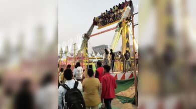 Tragédie na festivalu Surajkund Mela: Pád obří atrakce nepřežil policista