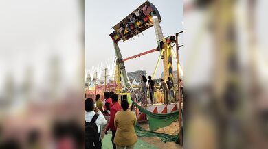 Tragédie na festivalu Surajkund Mela: Pád obří atrakce nepřežil policista