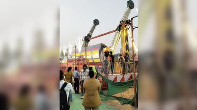 Tragédie na festivalu Surajkund Mela: Pád obří atrakce nepřežil policista