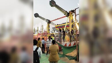 Tragédie na festivalu Surajkund Mela: Pád obří atrakce nepřežil policista