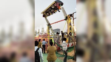 Tragédie na festivalu Surajkund Mela: Pád obří atrakce nepřežil policista