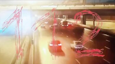 Tragická nehoda na moskevském okruhu: Mercedes se zřítil z estakády, dva lidé nepřežili