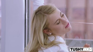 Lindsey Cruz análně ošuká kolegu na služební cestě