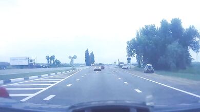 Tragická srážka osobního vozu s nákladním automobilem kvůli vysoké rychlosti