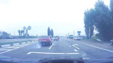 Tragická srážka osobního vozu s nákladním automobilem kvůli vysoké rychlosti