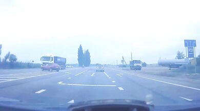 Tragická srážka osobního vozu s nákladním automobilem kvůli vysoké rychlosti