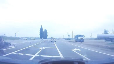 Tragická srážka osobního vozu s nákladním automobilem kvůli vysoké rychlosti