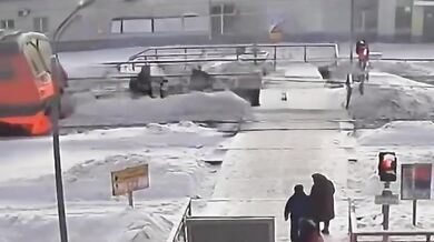 Tragická smrt ženy pod koly elektrického vlaku v podmoskevském Chotkovu