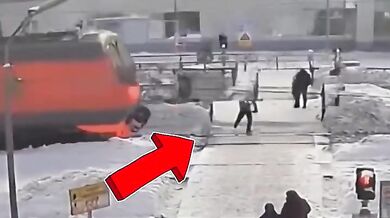 Tragická smrt ženy pod koly elektrického vlaku v podmoskevském Chotkovu