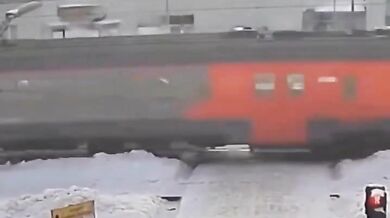 Tragická smrt ženy pod koly elektrického vlaku v podmoskevském Chotkovu