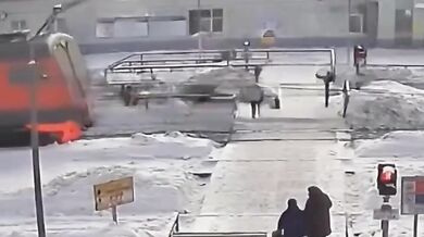 Tragická smrt ženy pod koly elektrického vlaku v podmoskevském Chotkovu