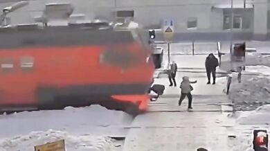 Tragická smrt ženy pod koly elektrického vlaku v podmoskevském Chotkovu