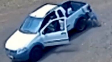 Ponechání dětí v zaparkovaném a nastartovaném autě