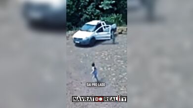 Ponechání dětí v zaparkovaném a nastartovaném autě